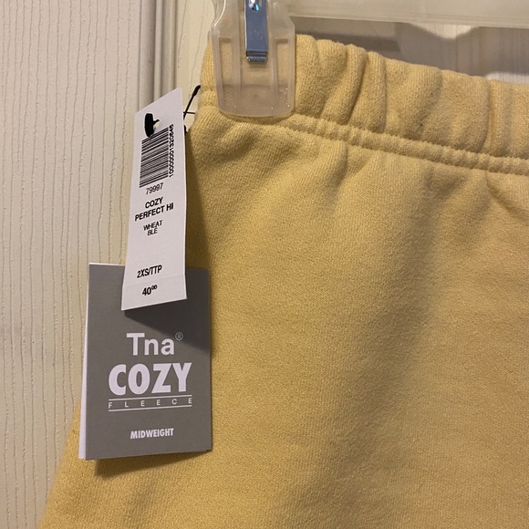 TNA Cozy Fleece 2” Sweat Short - Picture 2 of 10